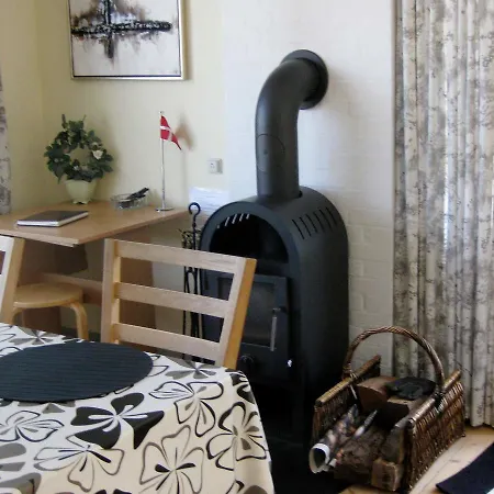 Two-bedroom Holiday In 1 *