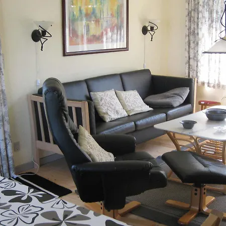 Two-bedroom Holiday In 1
